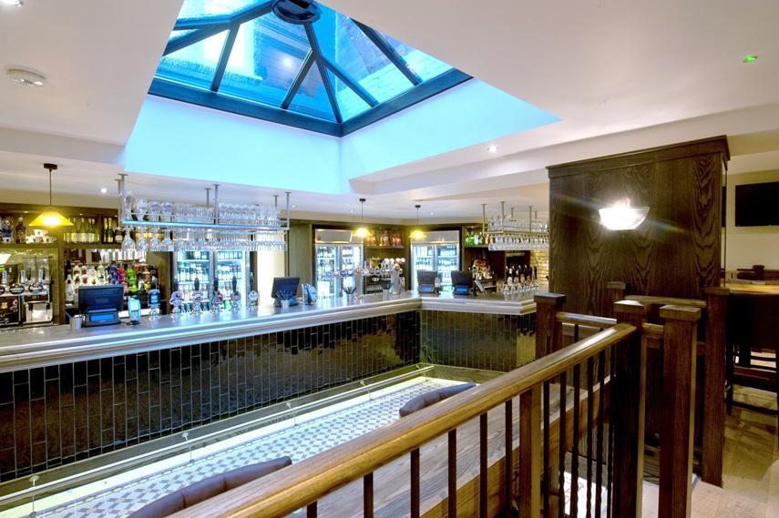 The Bath Arms Wetherspoon Warminster Buitenkant foto